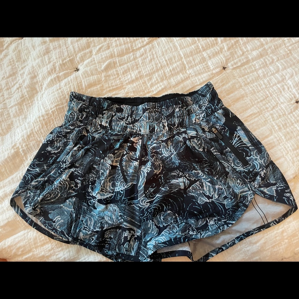 Lululemon Tracker Shorts Blue Patterned Size 6